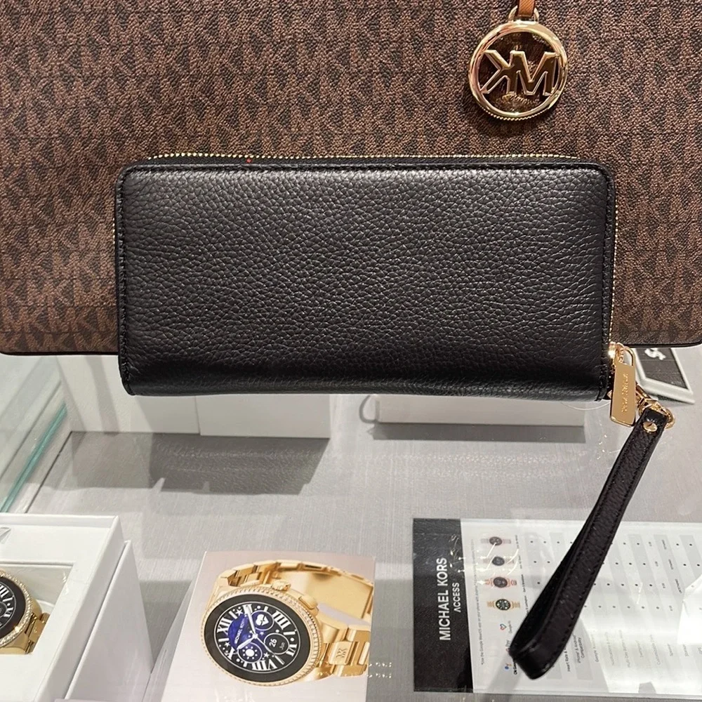 MICHAEL KORS LARGE TRAVEL CONTINENTAL WRISTLET WALLET PHONEHOLDER BLACK /Gold